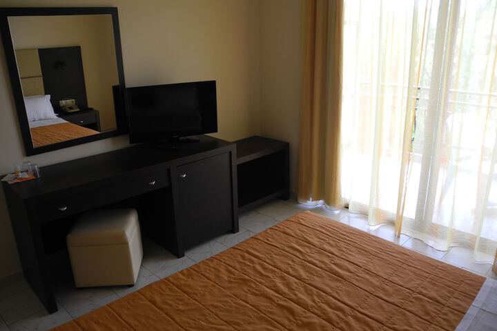 Room 6 of 50