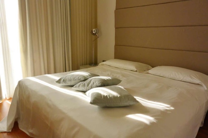 Room 11 of 119