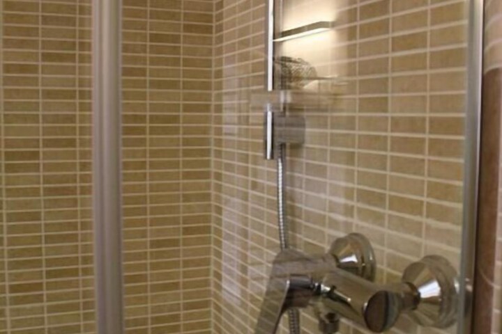 Room 10 of 31