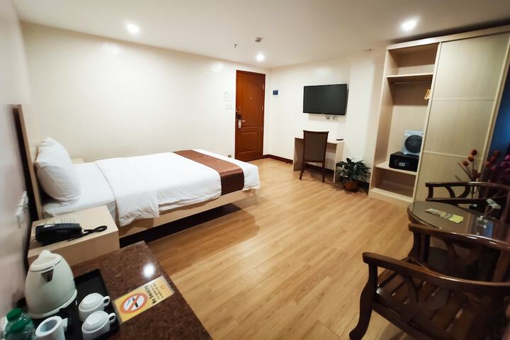 Room 17 of 63