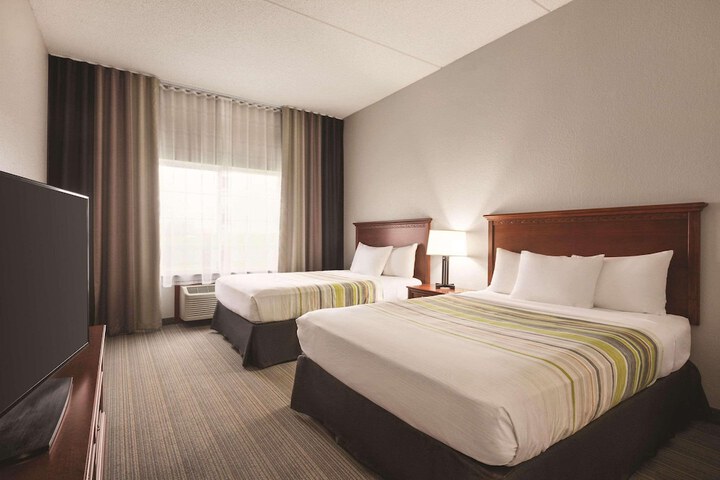 2 Queen Beds (6 of 7)