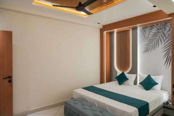 Room 5 of 20