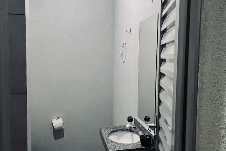 Room 35 of 49