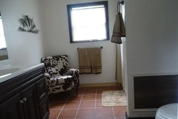 Room 6 of 12