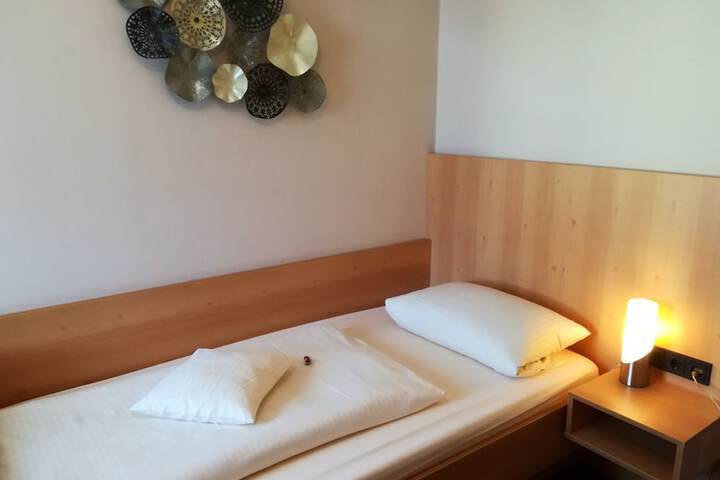Room 2 of 31