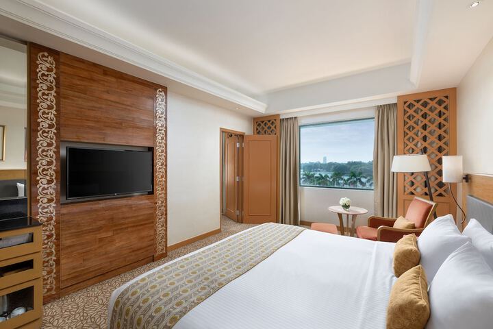 Room 18 of 48