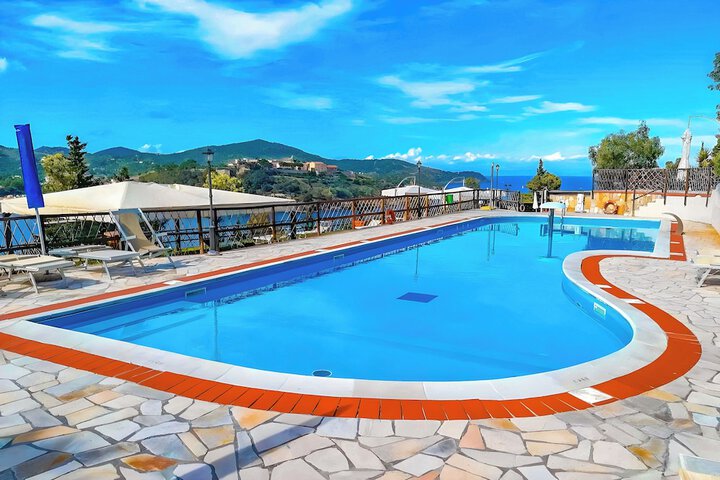 Pool 32 of 64