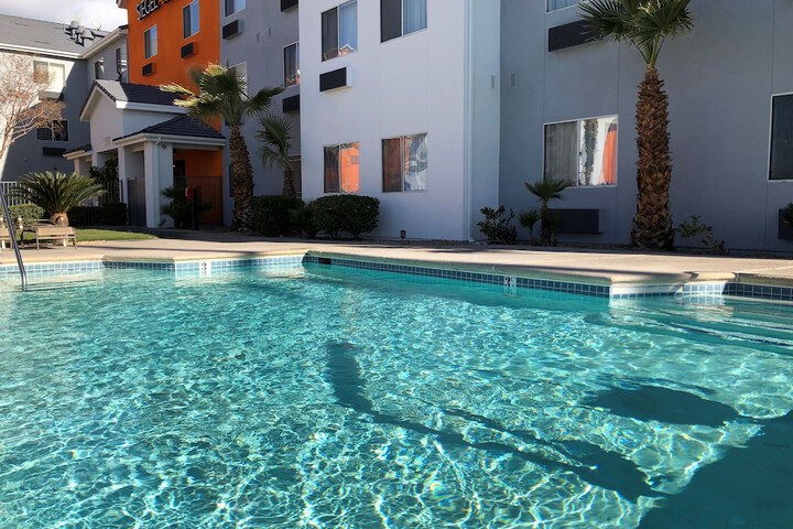 Pool 23 of 28