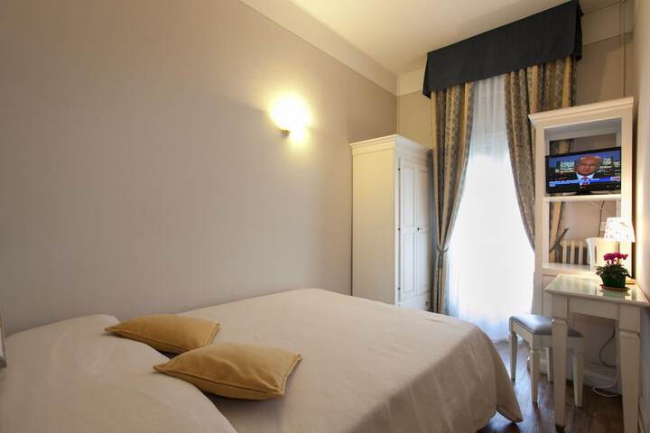 Room 4 of 47