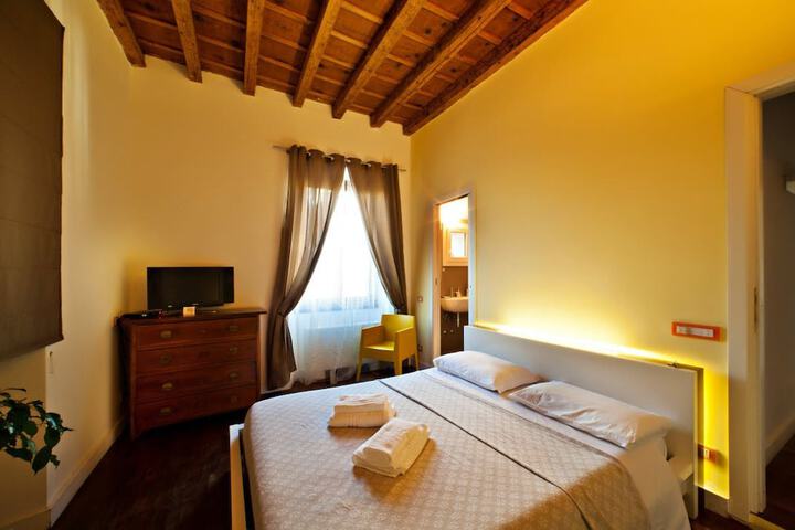 Room 2 of 27