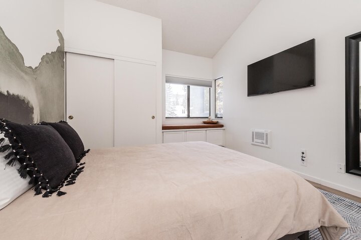 Room 7 of 49