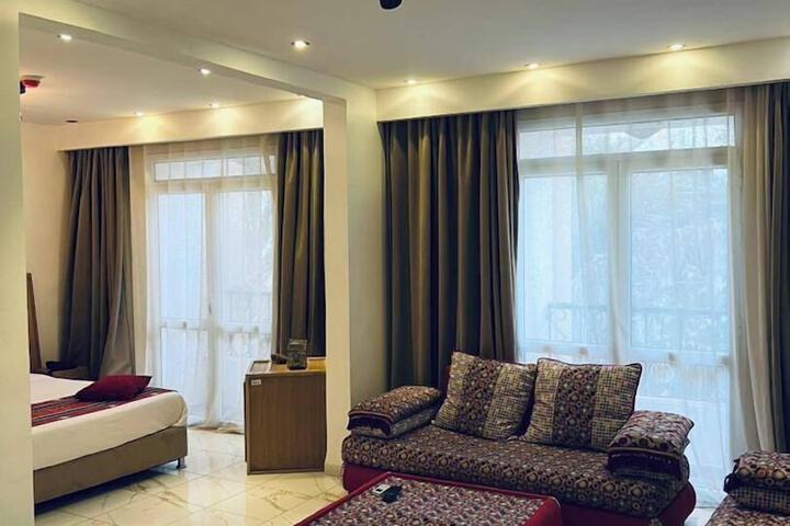 Room 6 of 13