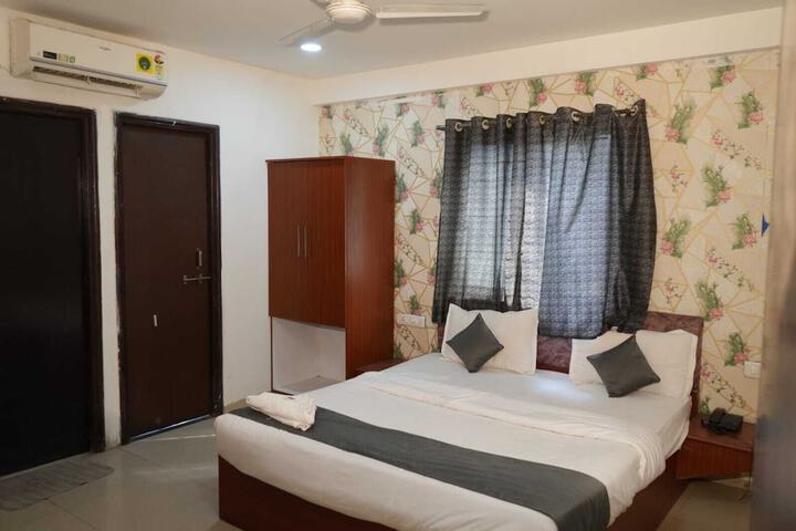 Room 6 of 20