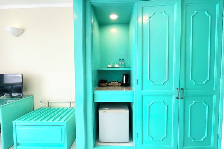 Room 6 of 30
