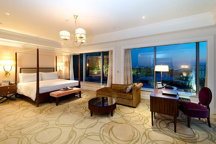 Room 30 of 129