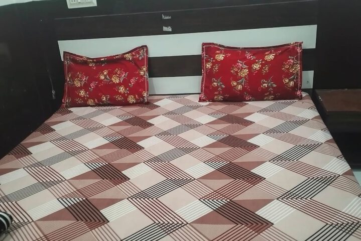 Room 9 of 14
