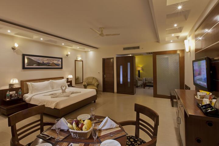Room 5 of 62