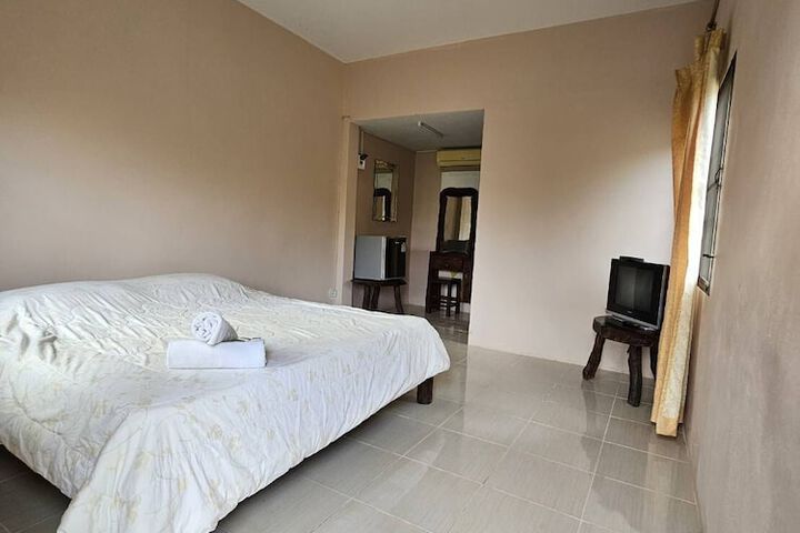 Room 2 of 32