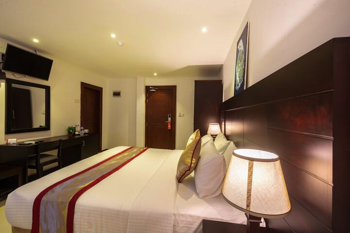 Room 9 of 28