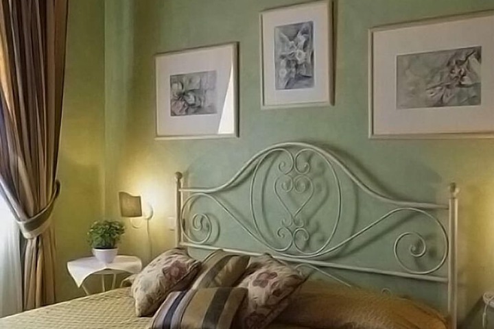 Room 3 of 21