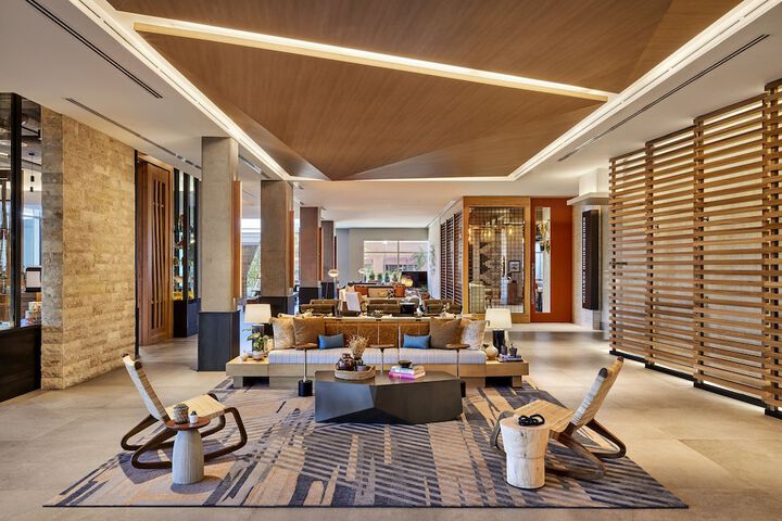 Entrance & Lobby