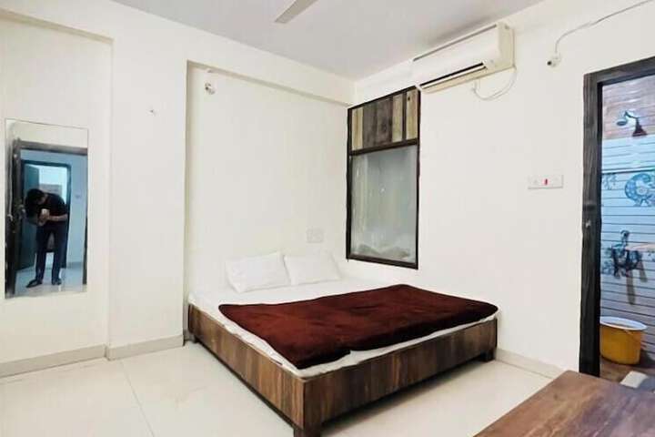 Room 12 of 41