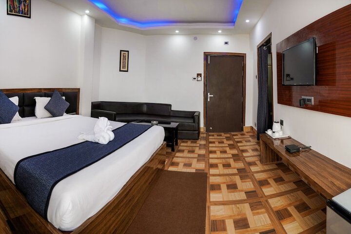 Room 13 of 34