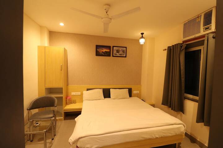 Room 14 of 60