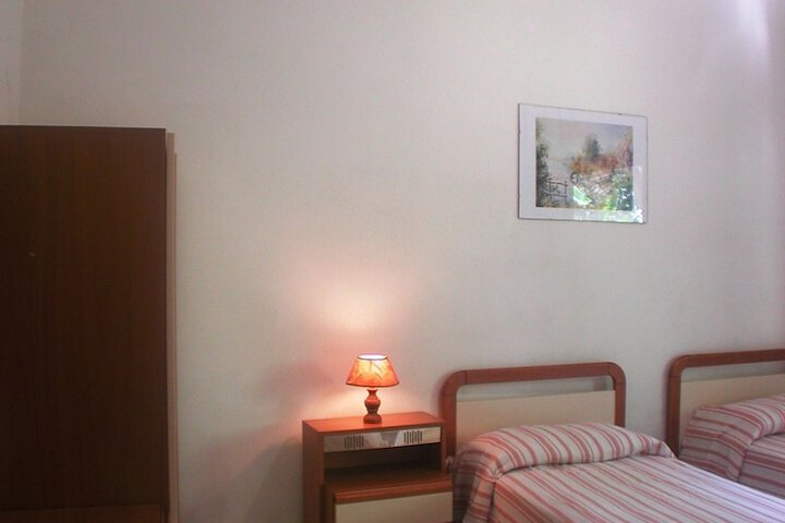 Room 4 of 70