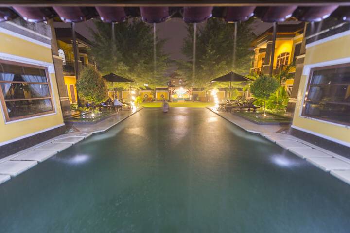 Hotel with Pool
