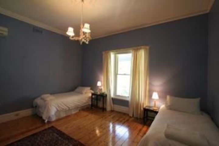 Room 5 of 11