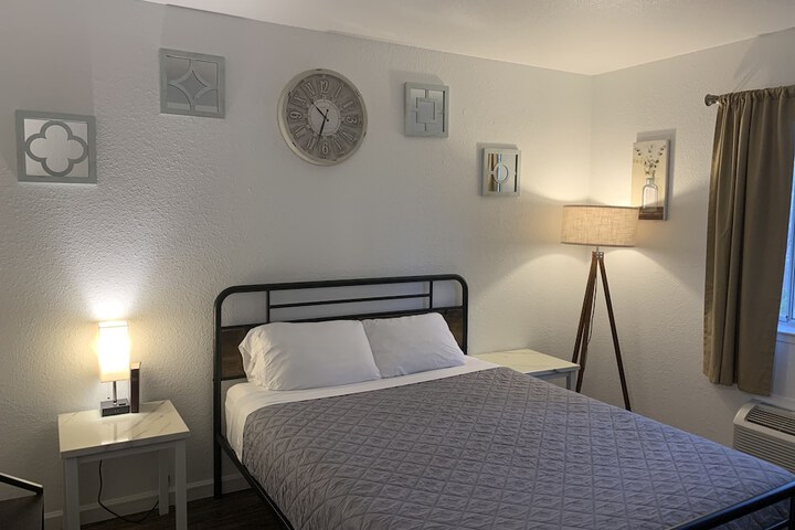 1 Queen Bed (33 of 103)
