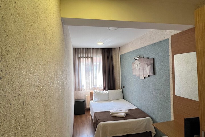 Room 8 of 38