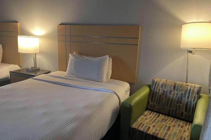 Room 7 of 12