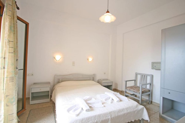 Room 10 of 37
