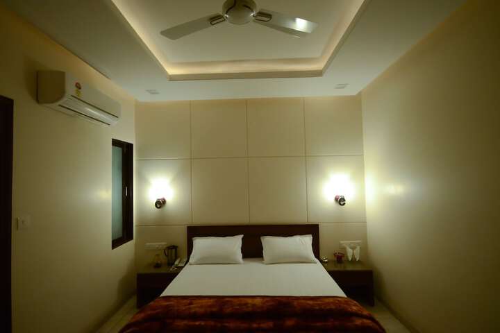 Room 18 of 38