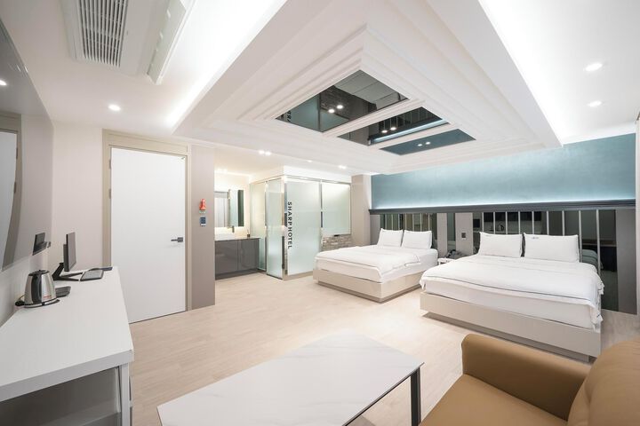 Room 42 of 58