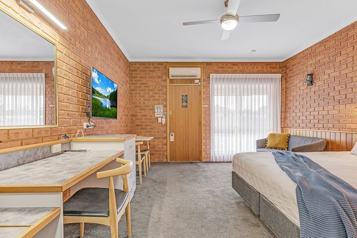 Room 43 of 64