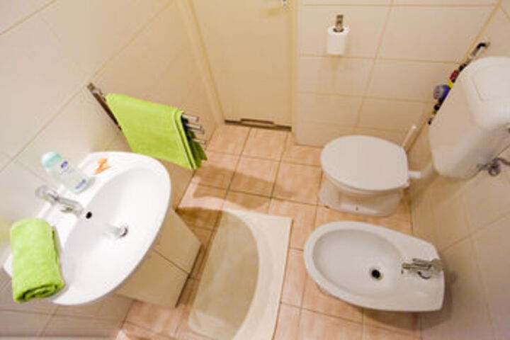 Room 4 of 18