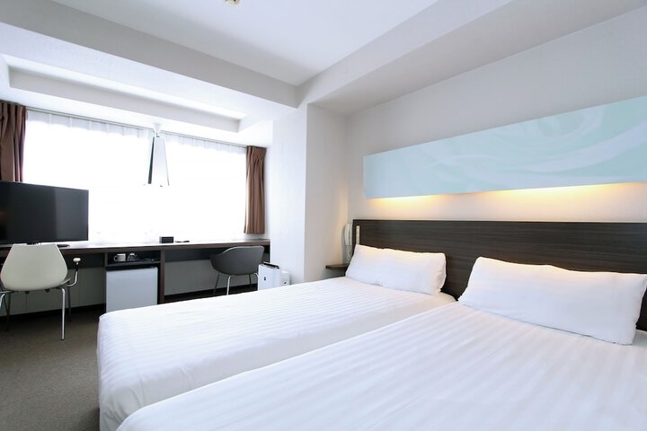 Room 17 of 36