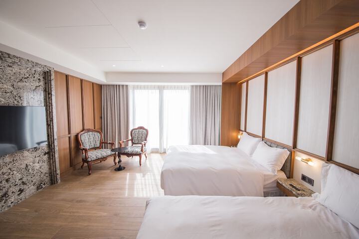 Room 71 of 243