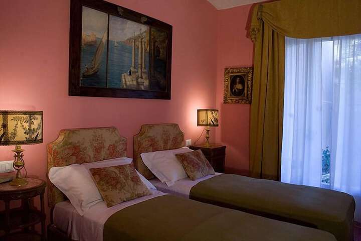 Room 6 of 40