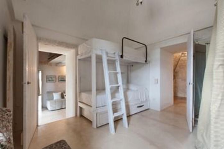 Room 16 of 27
