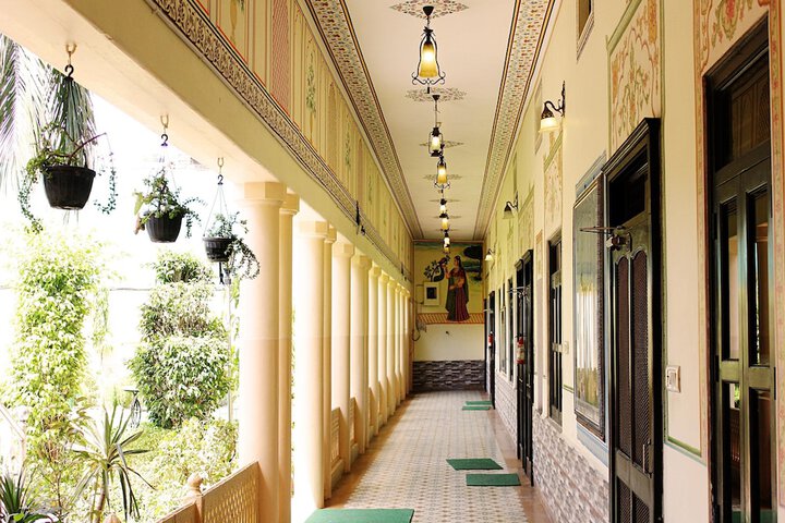 OYO 1995 HOTEL NIRWANA