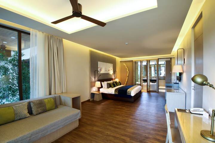 Room 5 of 107