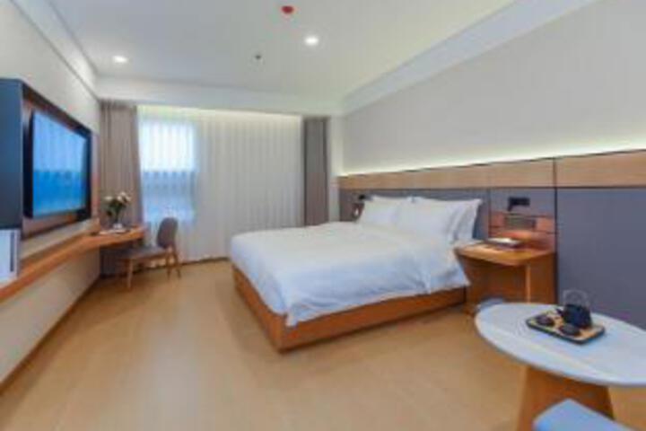 Room 16 of 18