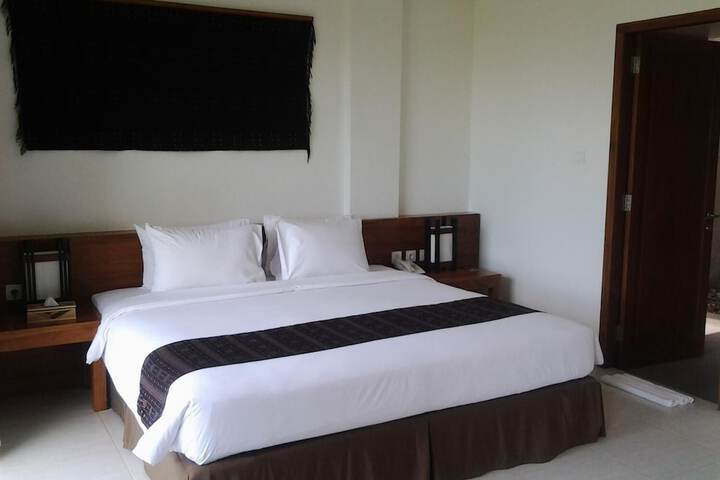 Room 8 of 30