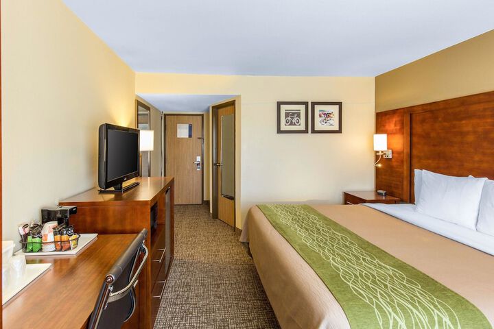 Room 6 of 33