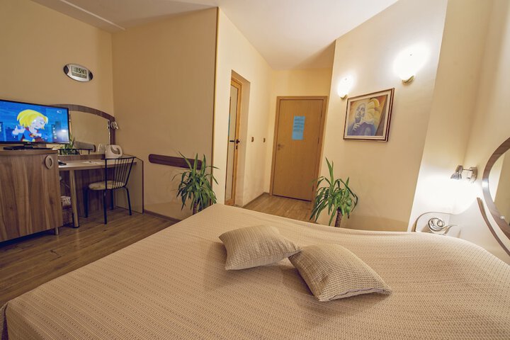 Room 9 of 25