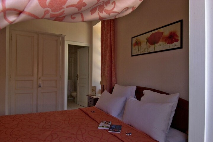 Room 2 of 23